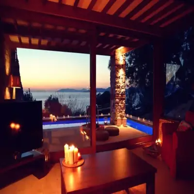 Nautical Hotel, +14