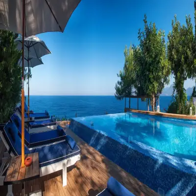Nautical Hotel, +14