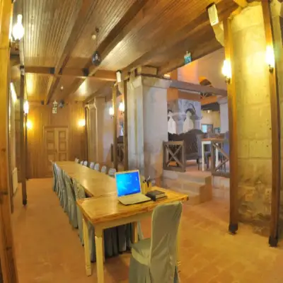 Issız Han Otel, Ulubat Gölü