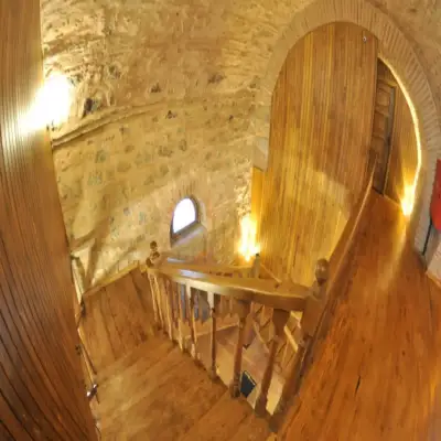 Issız Han Otel, Ulubat Gölü