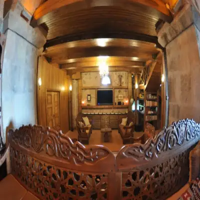 Issız Han Otel, Ulubat Gölü