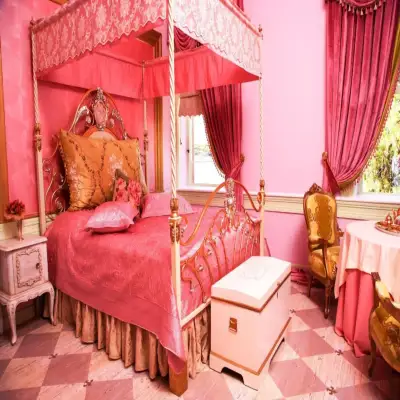 Lola 38 Hotel