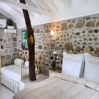 Lola 38 Hotel