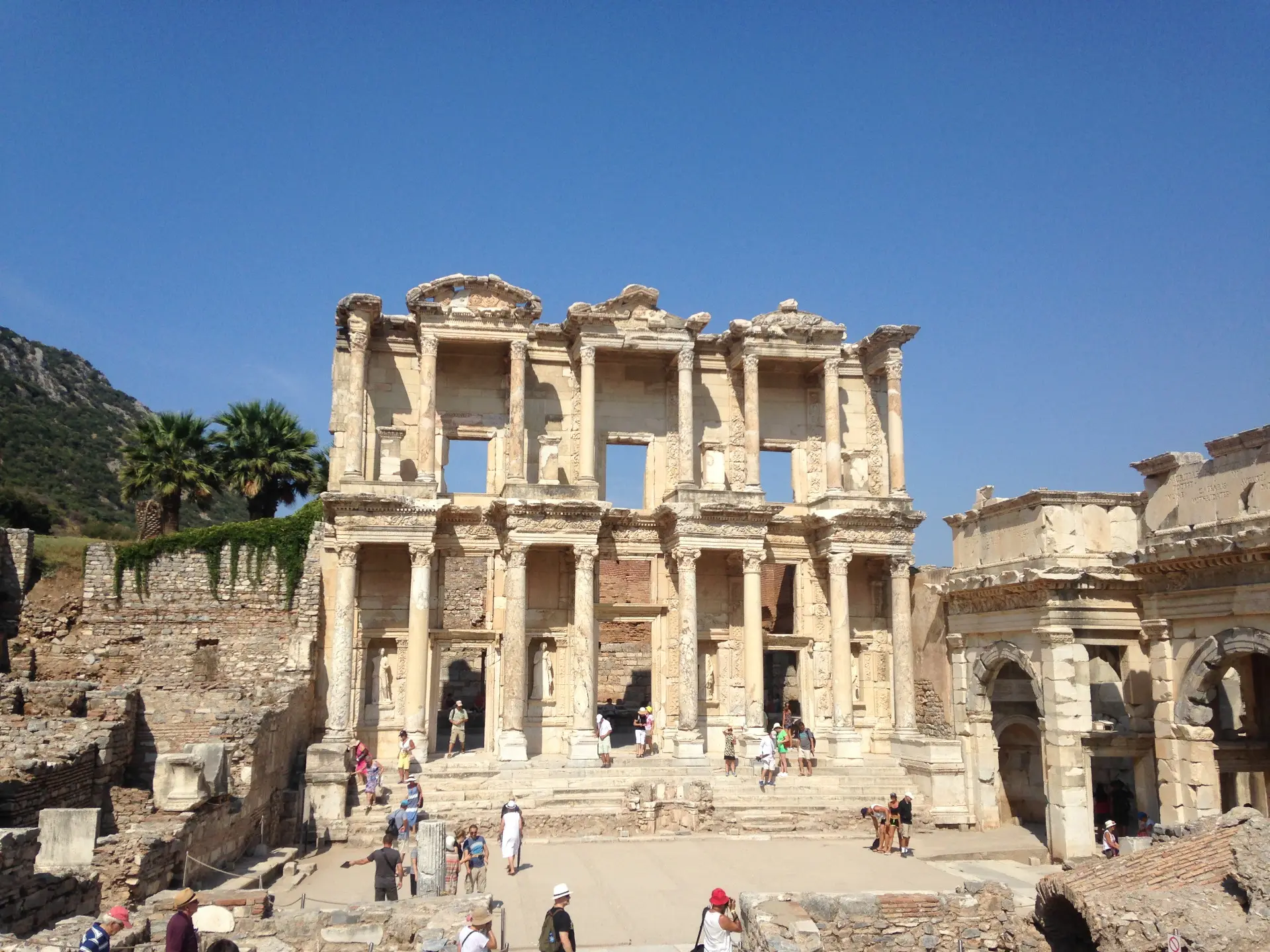 Dünyanın en büyük açık hava müzelerinden biri Efes