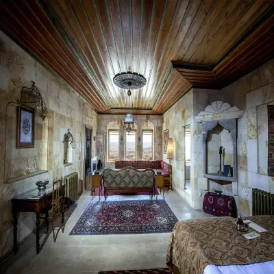 Museum Hotel, +16