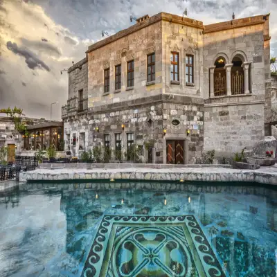 Museum Hotel, +16
