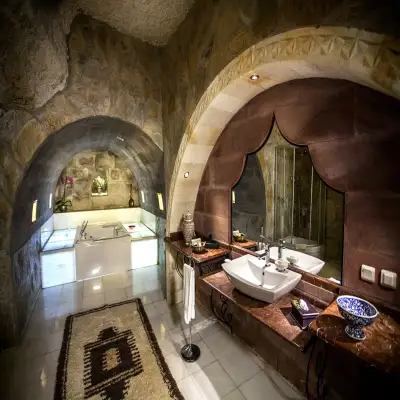Museum Hotel, +16