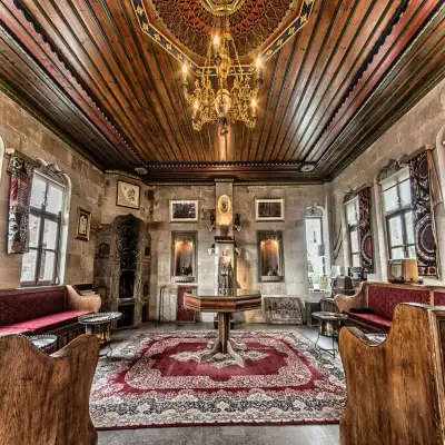 Museum Hotel, +16
