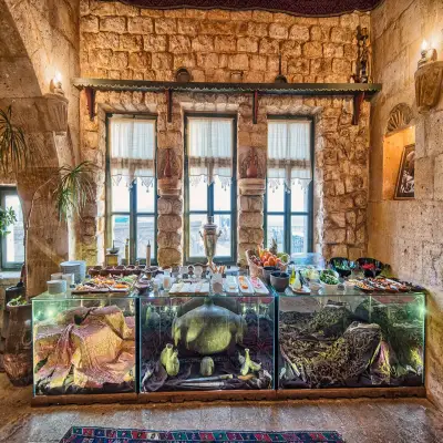 Museum Hotel, +16