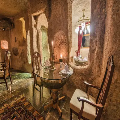 Museum Hotel, +16