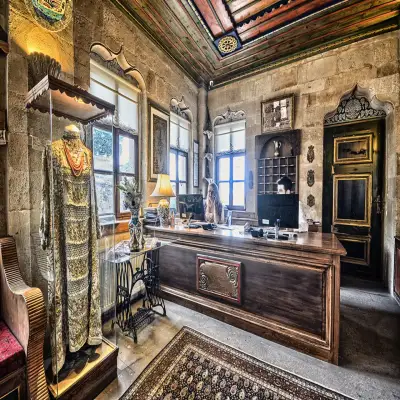 Museum Hotel, +16