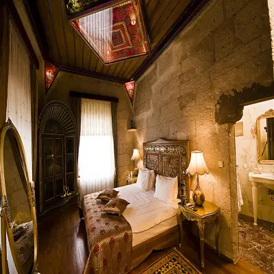 Museum Hotel, +16