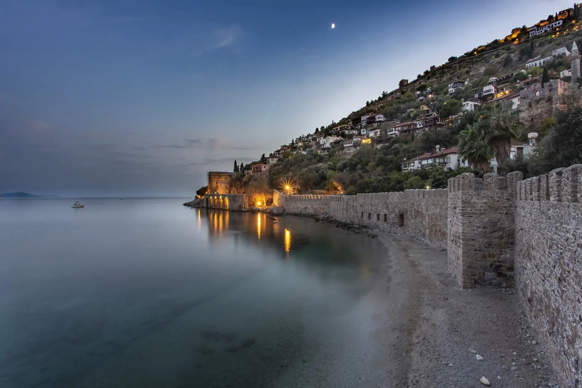 Çocuklardan uzakta baş başa keyifli bir tatil için Akdeniz'de 10 Yer