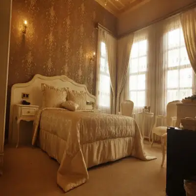 Ada Palas Hotel, +12