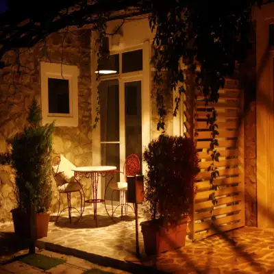 Taş Avlu Otel
