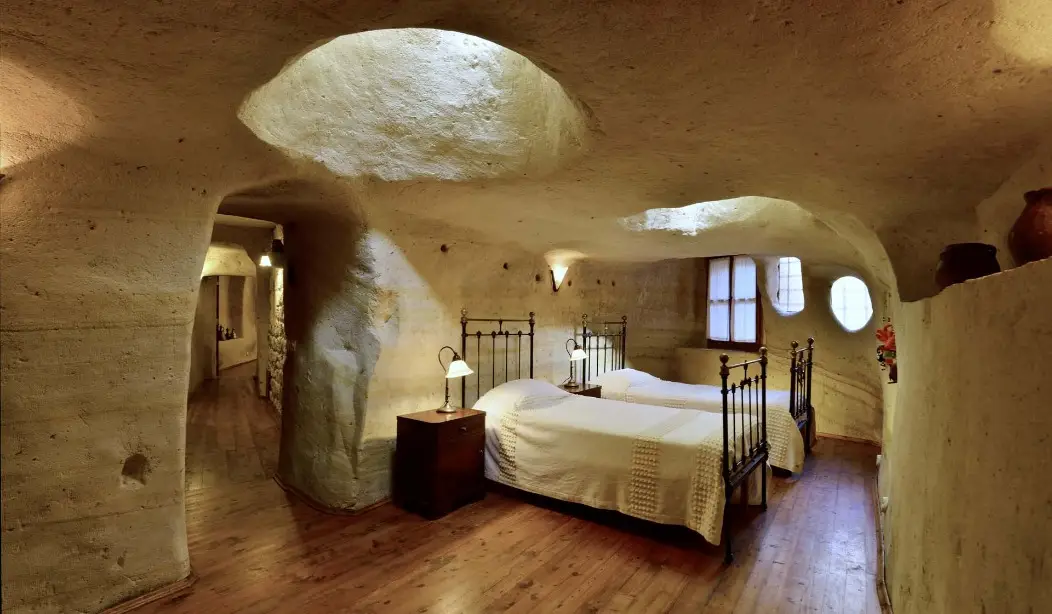 Flintstone Cave House with 3 Rooms