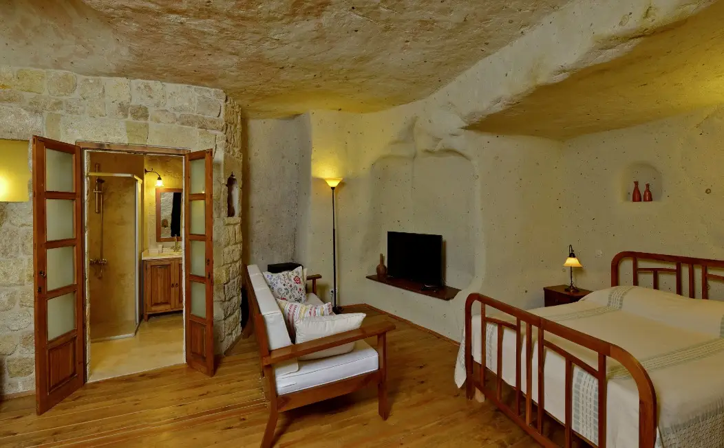 Twin Arch Cave House with 2 Rooms