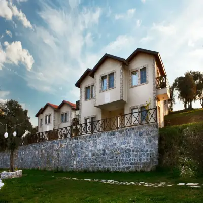 Vinifera Hotel, Yedibilgeler