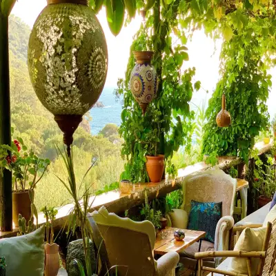 Turan Hill Lounge