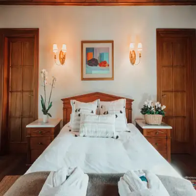 The Lake House, +12