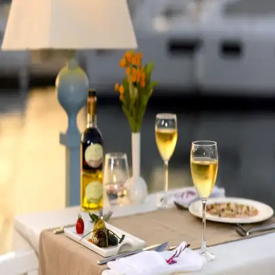 Yacht Classic Hotel, +12