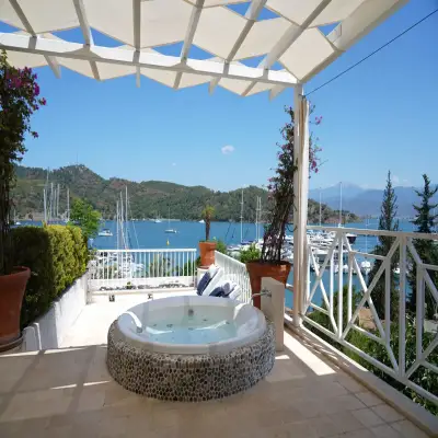 Yacht Classic Hotel, +12