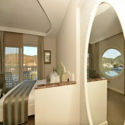 Yacht Classic Hotel, +12