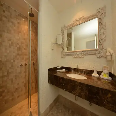 Yacht Classic Hotel, +12