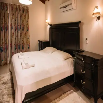 Otel Od Ura, +16