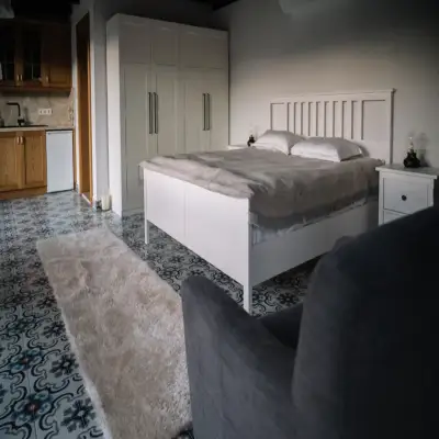Otel Od Ura, +16