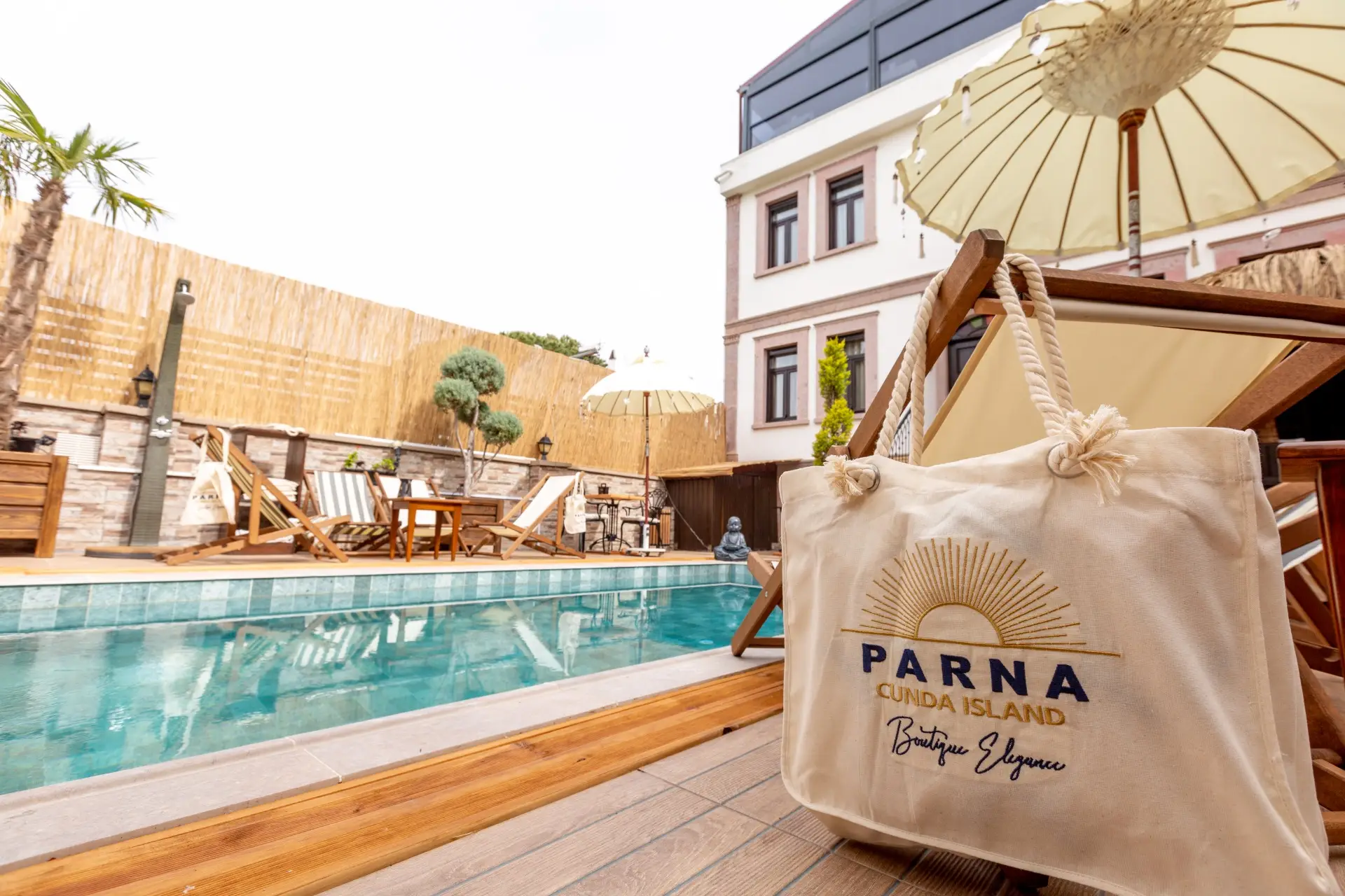 Parna Hotel