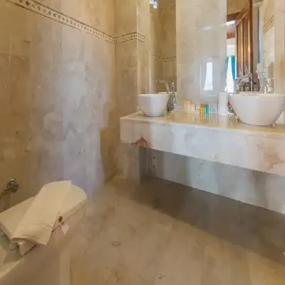 Hillcity Hotel, +16