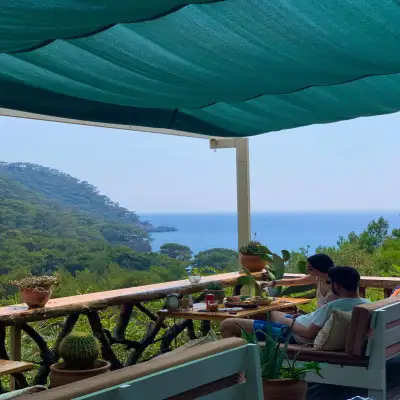 Turan Hill Lounge