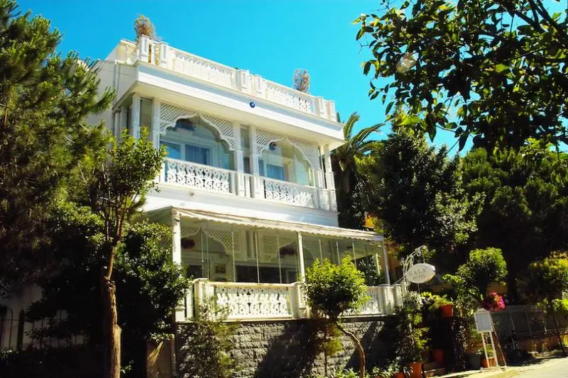 Büyükada'da Kış Aylarında Şömine Keyfi Gala Hotel'de