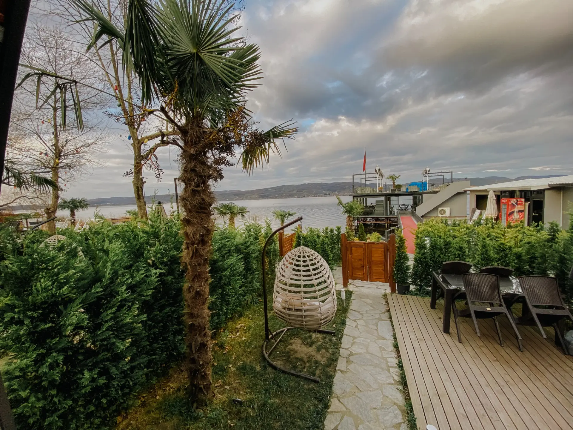 Standart Göl Manzaralı Bungalov