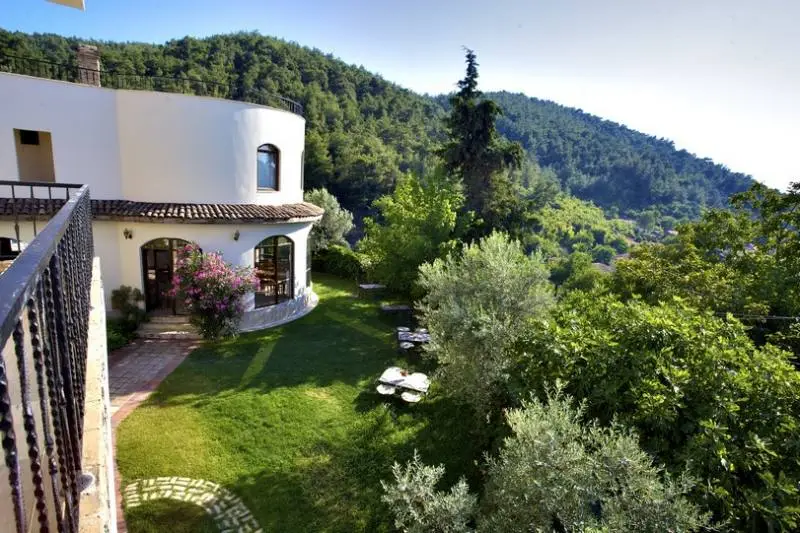 Kuşadası'nda Anneler Günü Brunch veya Konaklaması