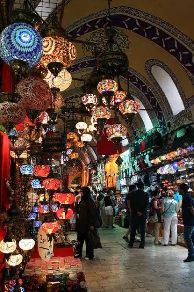 Istanbulun Çok Renkli Tarihi Çarşıları