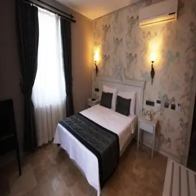 Assos Behram