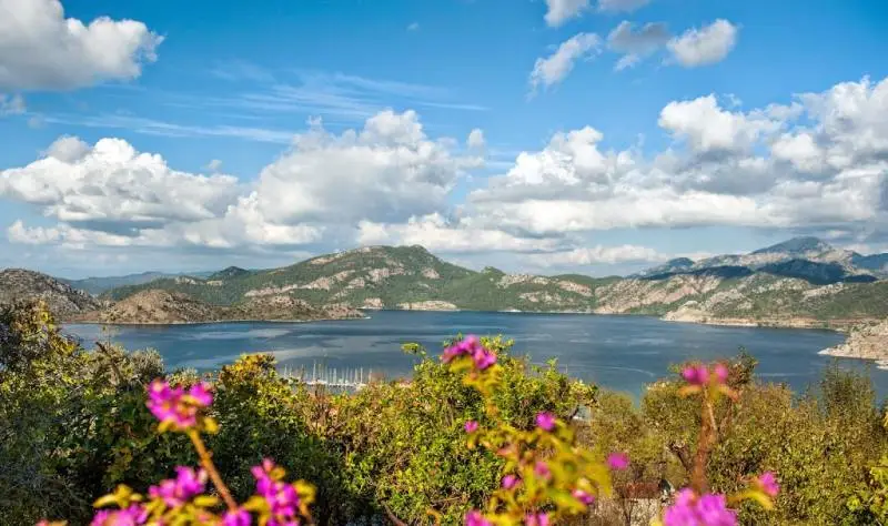 Mayısta Nereye mi Gidilir - Baharın renk cümbüşünü görmek için Marmaris Selimiye