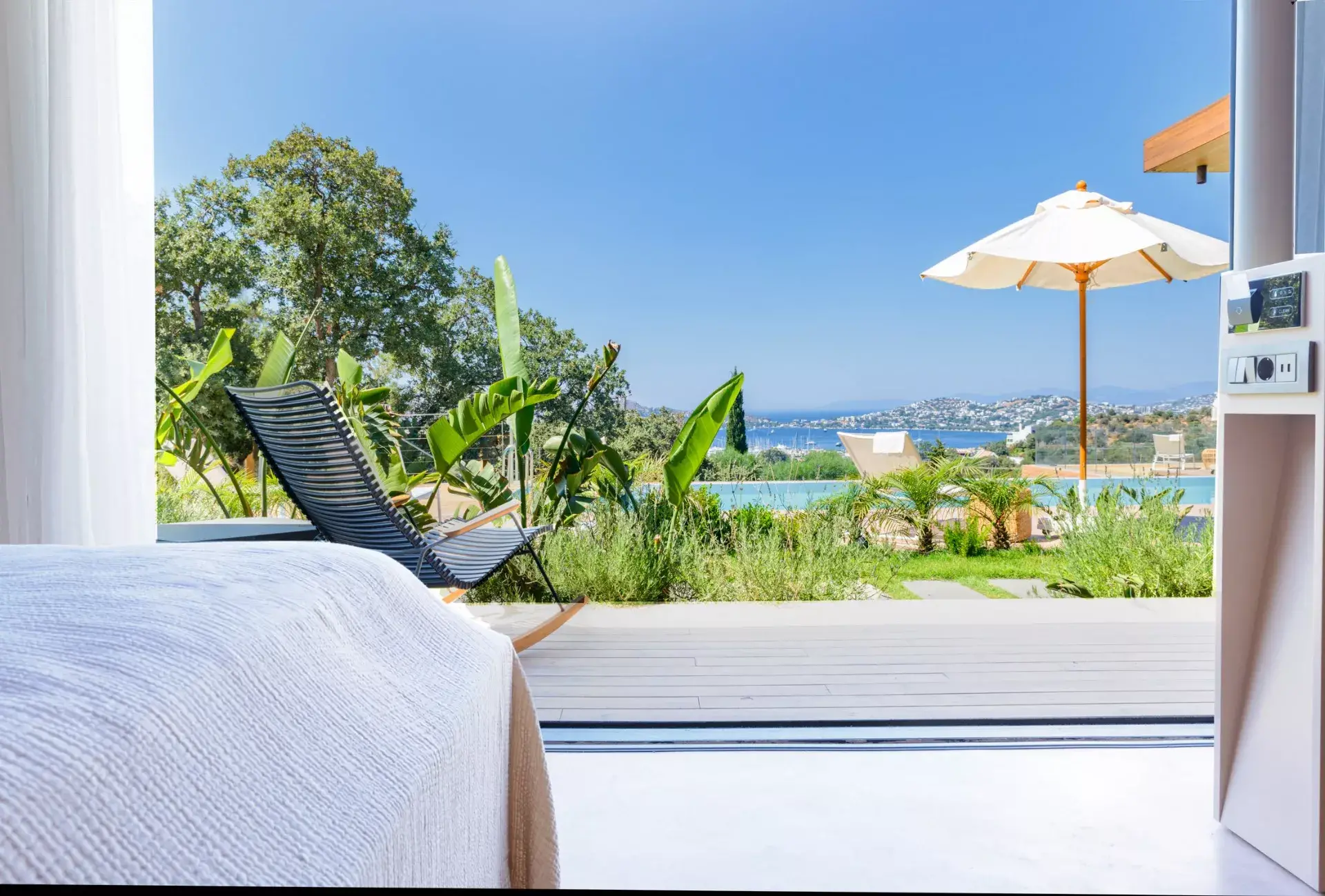 Superior Poolside Room