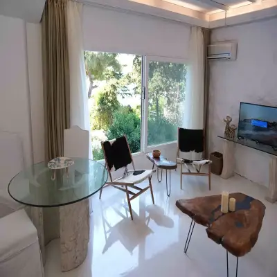 Yaso's Suites, Paşalimanı