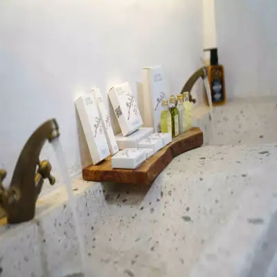 Yaso's Suites, Paşalimanı