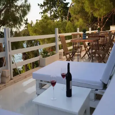 Yaso's Suites, Paşalimanı