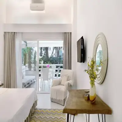 Yaso's Suites, Paşalimanı