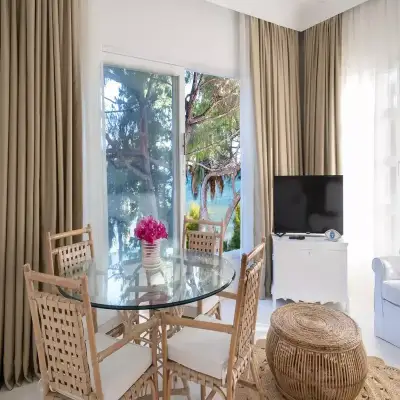 Yaso's Suites, Paşalimanı