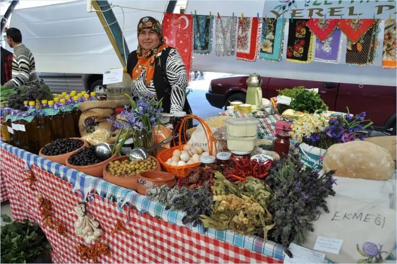 Foça daki  Earth Market ( Yeryüzü Pazarı ) ...