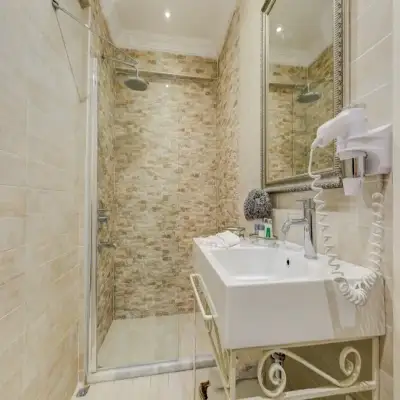 Greenline Guest House, +12