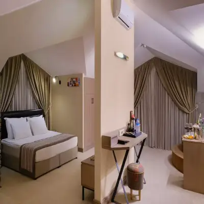 Mata Otel