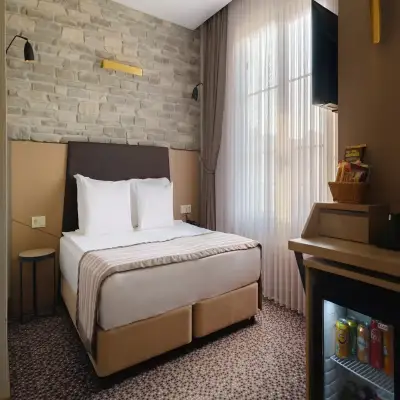 Mata Otel