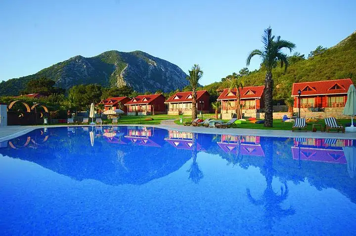 Antalya Adrasanda yer alan Club Sun Village otelde 5 gece kal, 4 gece öde kampanyası
